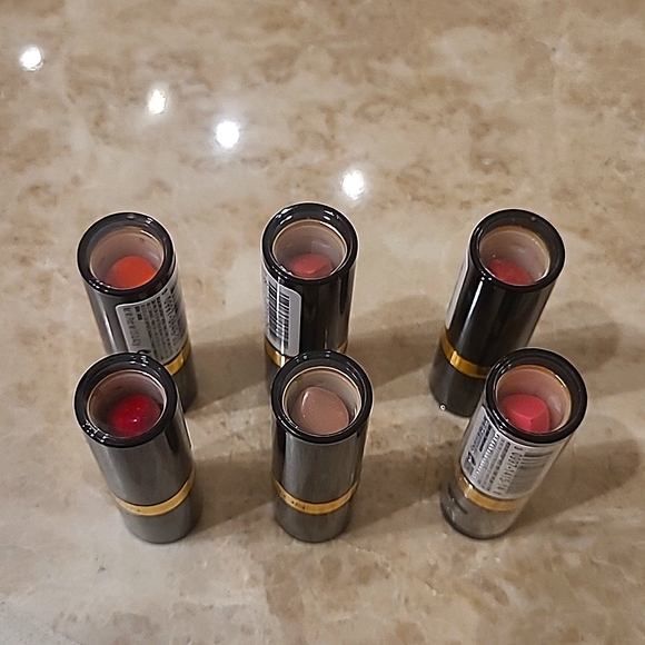 Revlon Super Lustrous Lipstick - Picture 2 of 3